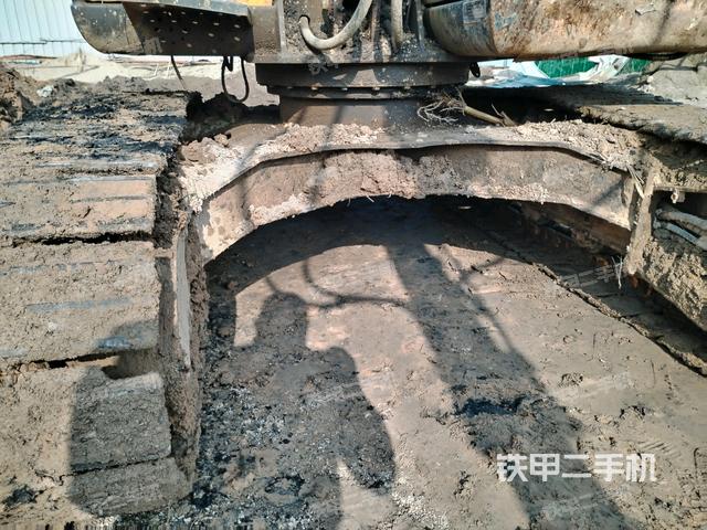 轉(zhuǎn)盤和下車架正前（工作和回轉(zhuǎn)裝置）