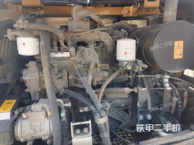 回轉馬達和主控閥（整機外觀）