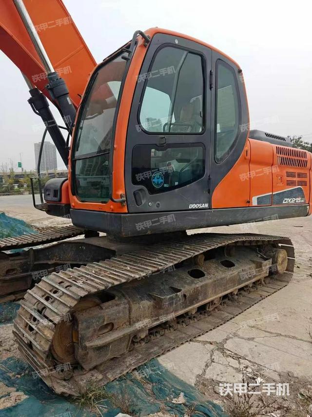 駕駛室頂部（整機外觀）