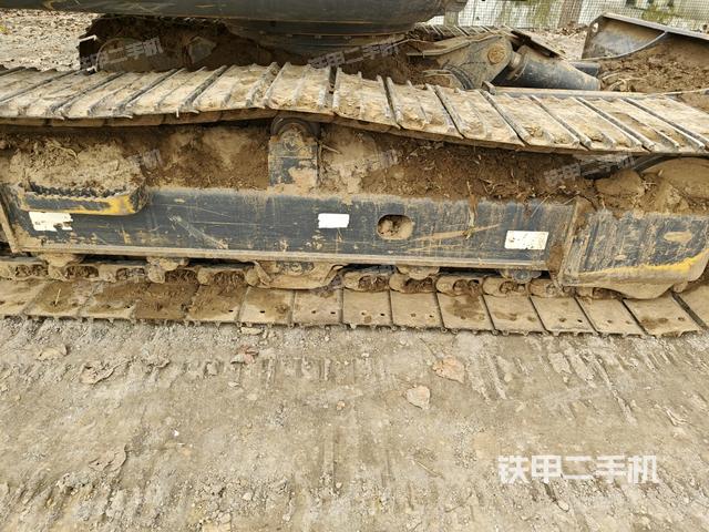 左驅(qū)動輪（行走機構(gòu)）