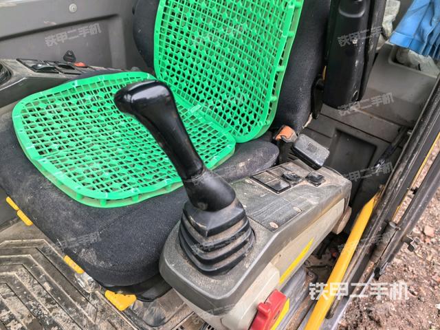 后窗玻璃角標(biāo)（駕駛室部分）