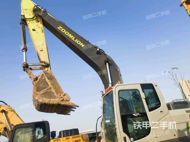 駕駛室頂部（整機外觀）