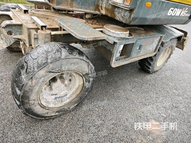右側履帶整體?(行走機構) 右側履帶整體?(行走機構)