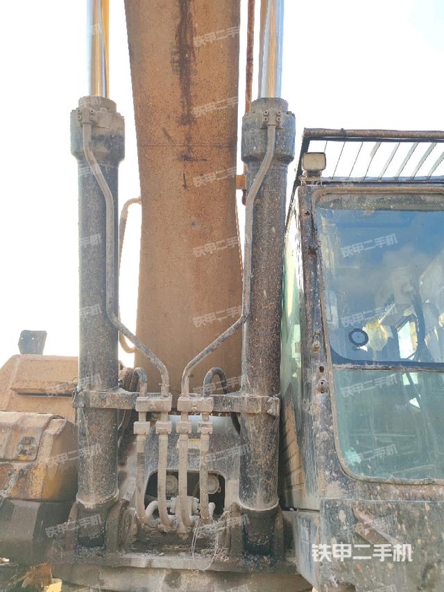 大臂油缸整體?豎拍（工作和回轉(zhuǎn)裝置）