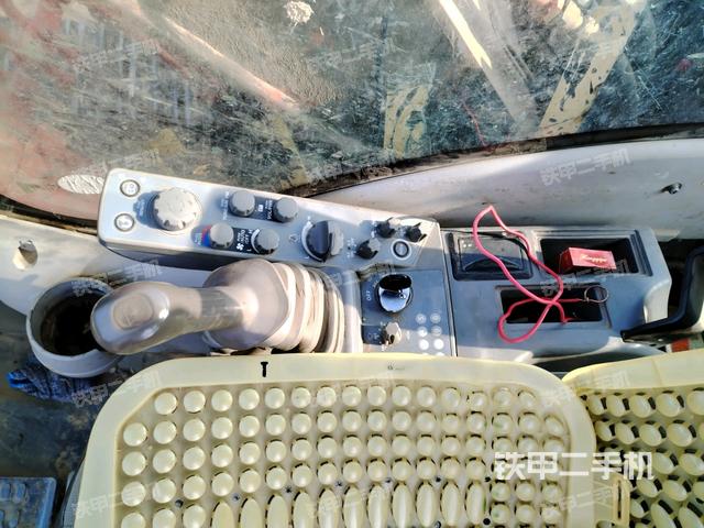 座椅右側(cè)控制臺/鑰匙門/油門/含右手柄（駕駛室部分）