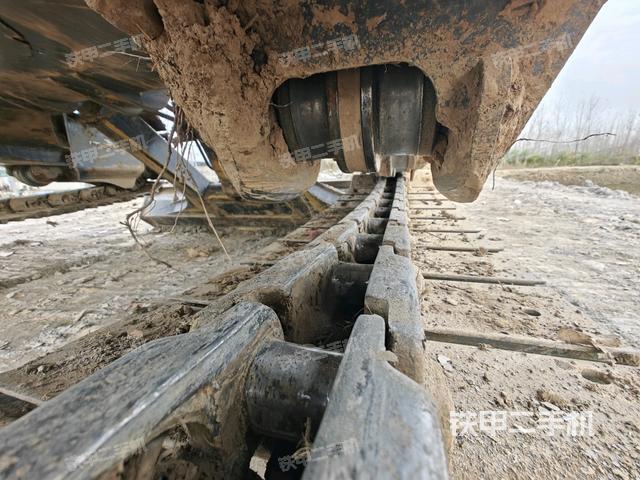 右驅(qū)動輪（行走機構(gòu)）