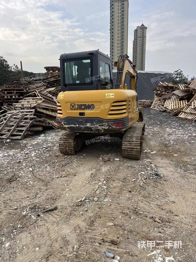 駕駛室頂部（整機(jī)外觀）