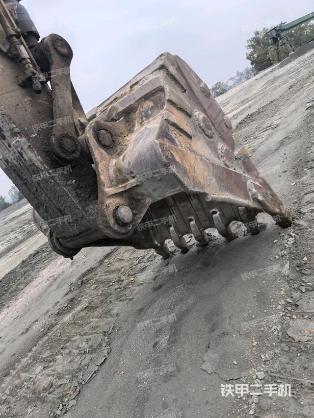 鏟斗右后整體（工作和回轉(zhuǎn)裝置）