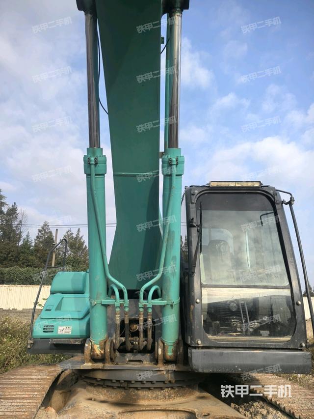大臂油缸整體?豎拍(工作和回轉(zhuǎn)裝置) 大臂油缸整體?豎拍(工作和回轉(zhuǎn)裝置)