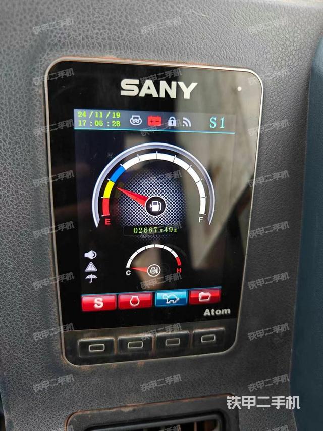 駕駛室整體（整機外觀）