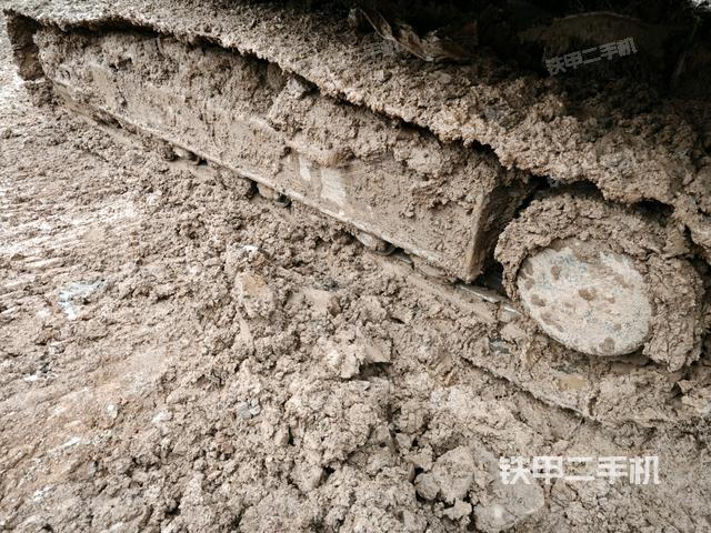 右側(cè)履帶整體(行走機(jī)構(gòu)) 右側(cè)履帶整體(行走機(jī)構(gòu))