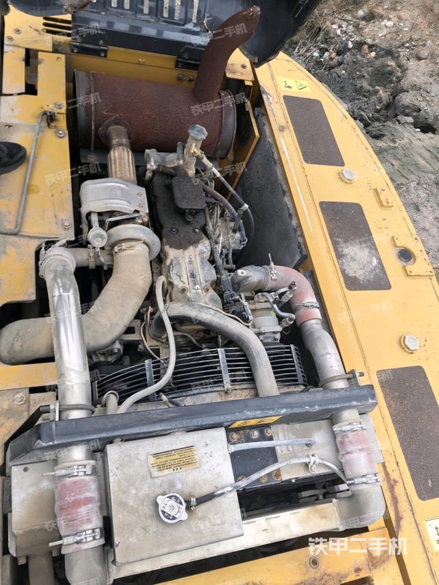 發(fā)動(dòng)機(jī)室（上車部件）