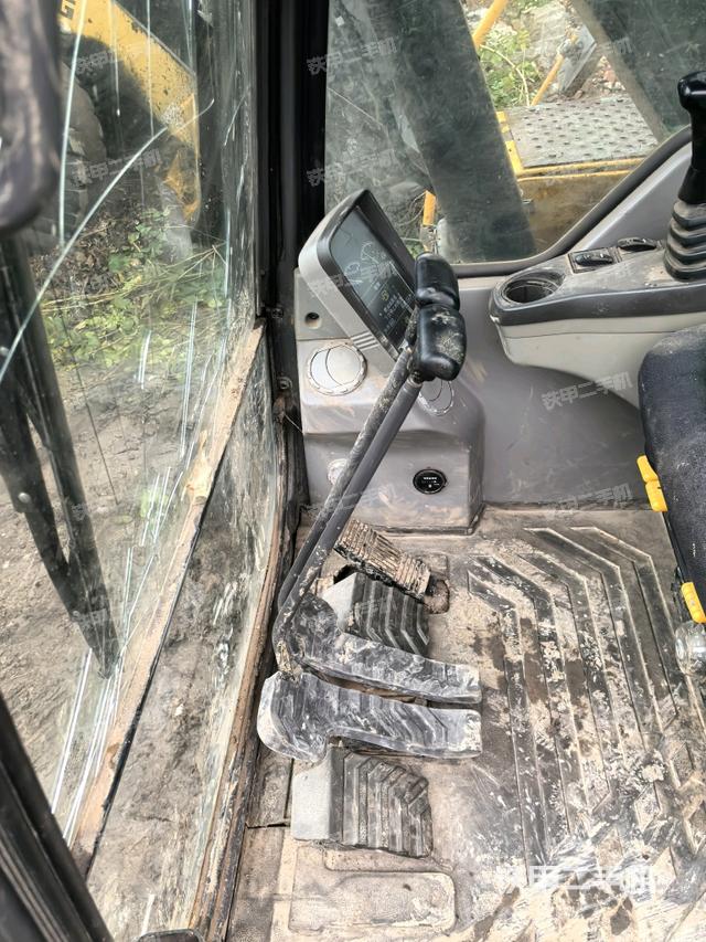 座椅左側(cè)控制臺/音響/含左手柄（駕駛室部分）