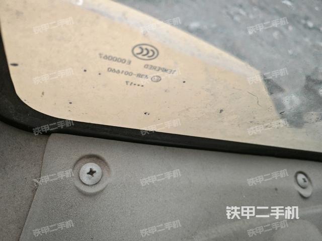 后窗玻璃角標（駕駛室部分）