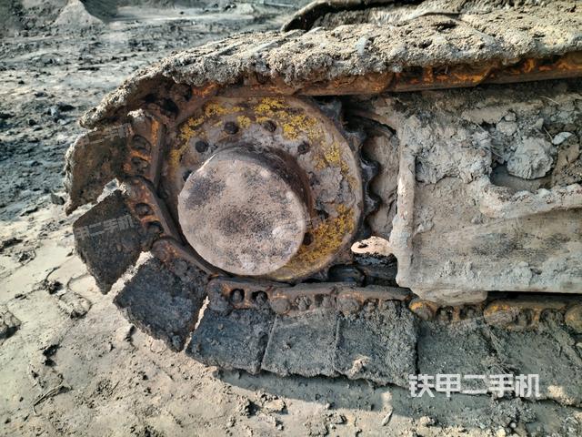 左驅(qū)動輪（行走機(jī)構(gòu)）