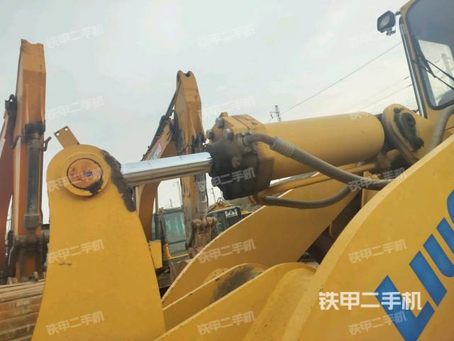 鏟斗油缸側(cè)面（工作裝置）