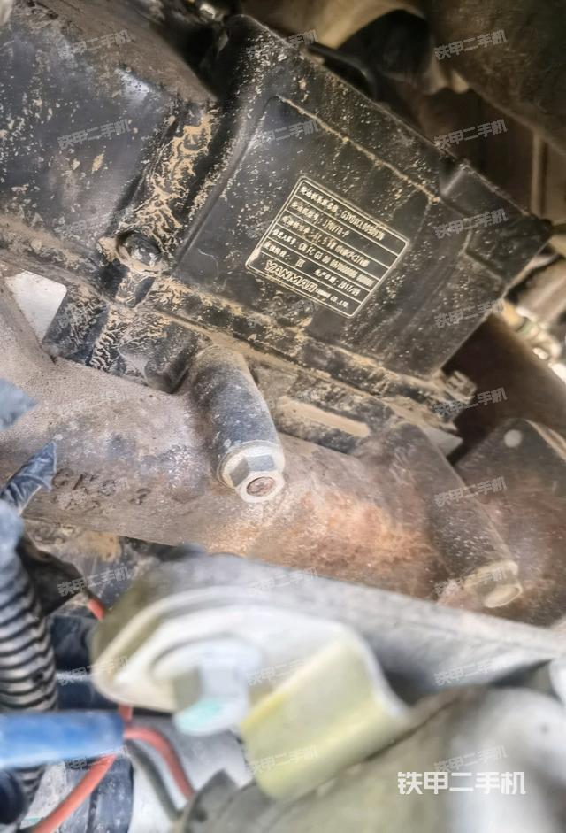 回轉(zhuǎn)馬達和主控閥（整機外觀）