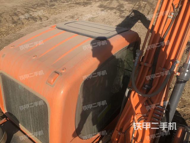 駕駛室頂部（整機外觀）