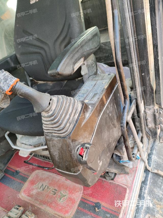 座椅左側(cè)控制臺/音響/含左手柄（駕駛室部分）