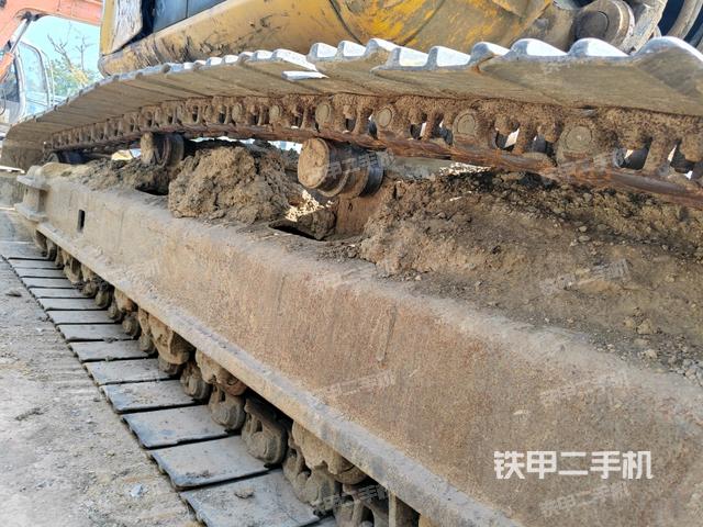 右側(cè)履帶整體(行走機構(gòu)) 右側(cè)履帶整體(行走機構(gòu))