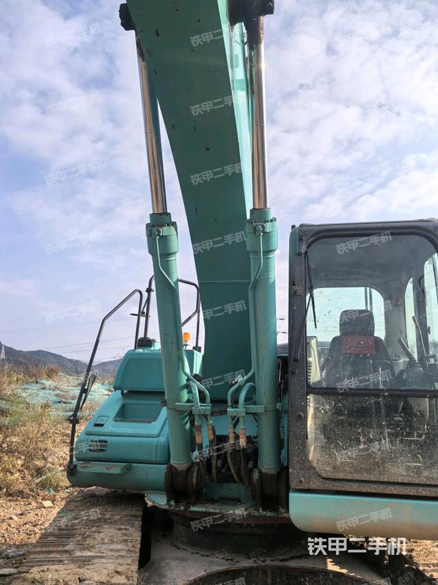 大臂油缸整體?豎拍（工作和回轉(zhuǎn)裝置）