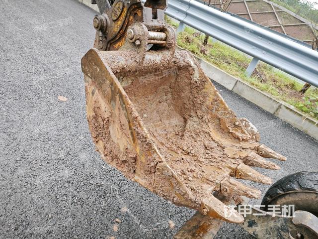 鏟斗右后整體(工作和回轉裝置) 鏟斗右后整體(工作和回轉裝置)