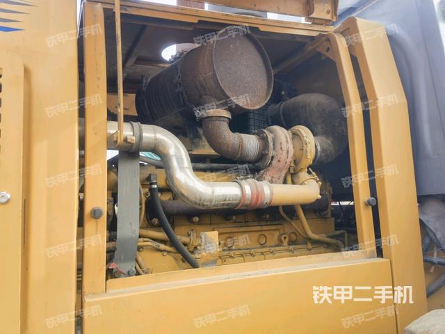 發(fā)動機(jī)左側(cè)（整機(jī)外觀及大件）