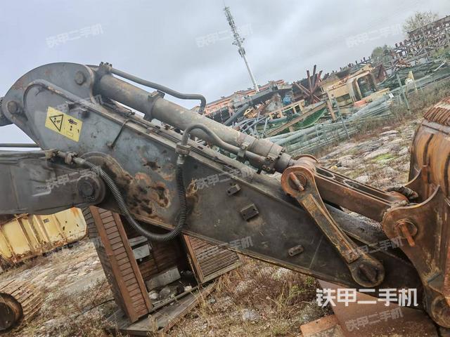 小臂整體左后(工作和回轉(zhuǎn)裝置) 小臂整體左后(工作和回轉(zhuǎn)裝置)