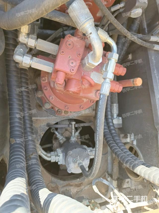 回轉(zhuǎn)馬達（上車部件）