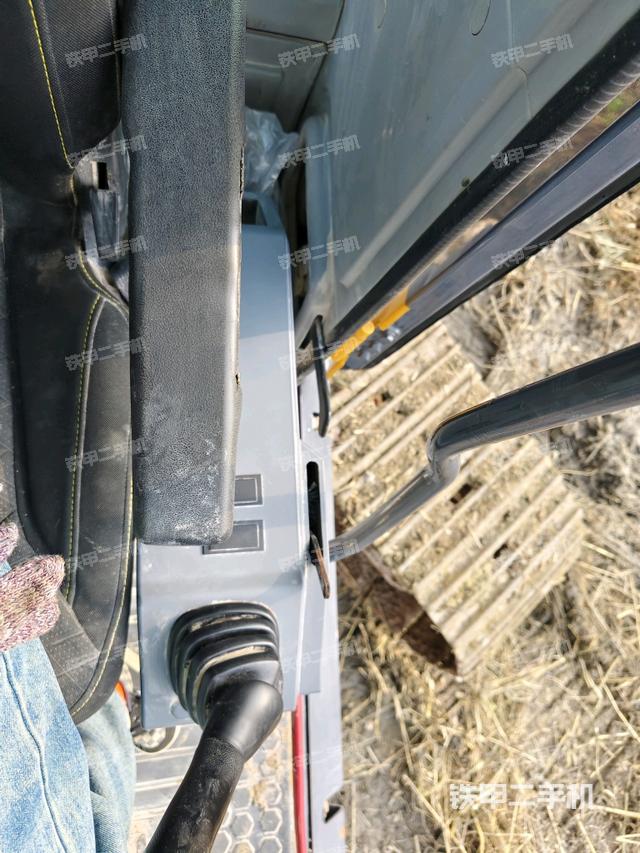 座椅左側(cè)控制臺/音響/含左手柄（駕駛室部分）