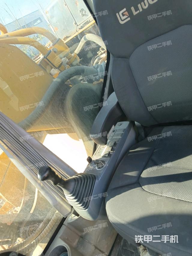 座椅右側控制臺/鑰匙門/油門/含右手柄（駕駛室部分）