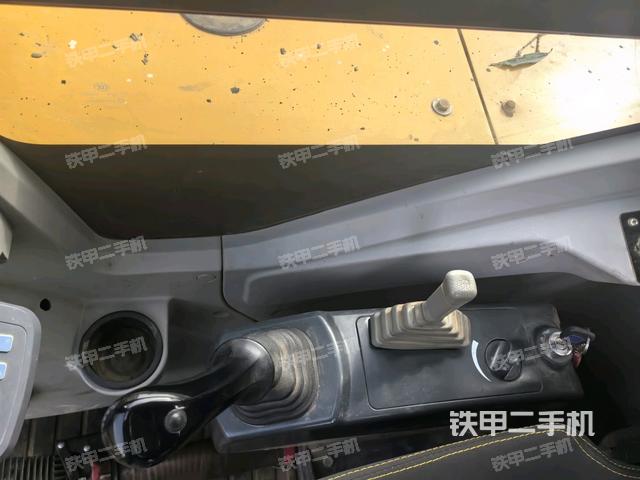 座椅右側(cè)控制臺/鑰匙門/油門/含右手柄（駕駛室部分）