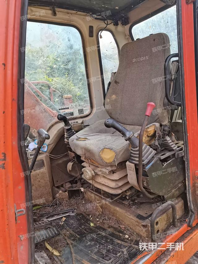 駕駛室整體（整機(jī)外觀）