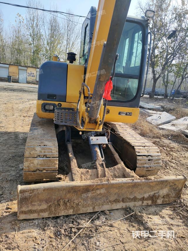 轉(zhuǎn)盤(pán)和下車(chē)架正前（工作和回轉(zhuǎn)裝置）