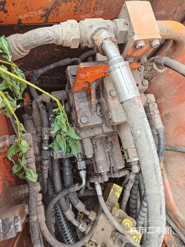 液壓泵艙室正面整體（整機(jī)外觀）