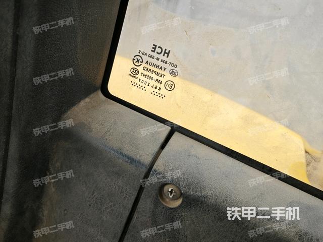 后窗玻璃角標(駕駛室部分) 后窗玻璃角標(駕駛室部分)