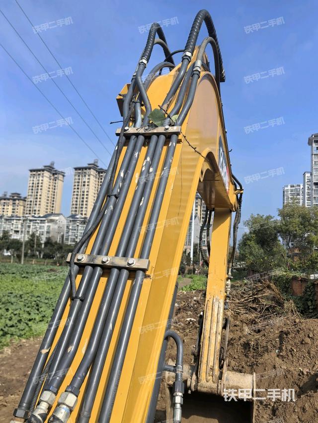 大臂背部俯視（工作和回轉(zhuǎn)裝置）