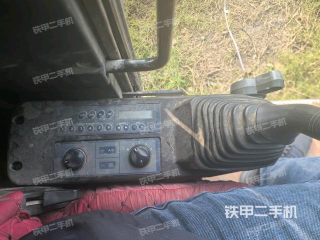 座椅左側(cè)控制臺(tái)/音響/含左手柄（駕駛室部分）