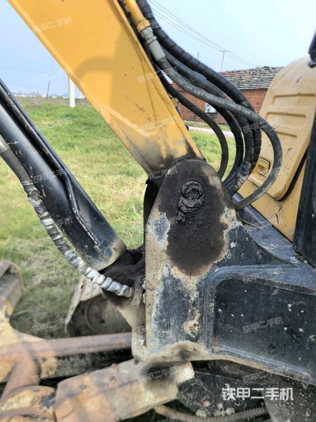 大臂根部?斜（工作和回轉(zhuǎn)裝置）