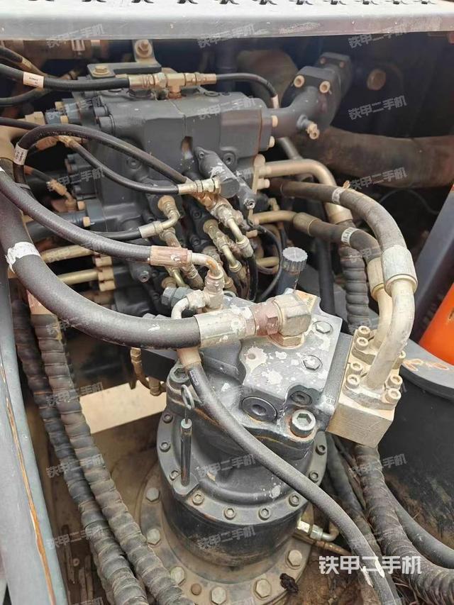 回轉(zhuǎn)馬達和主控閥（整機外觀）