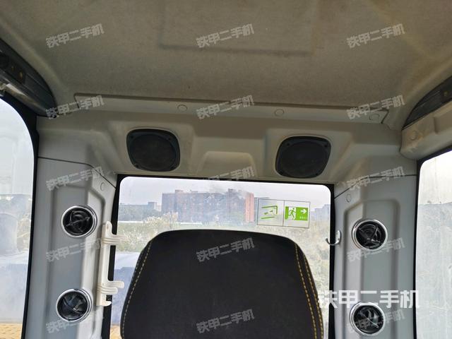 后窗玻璃角標（駕駛室部分）