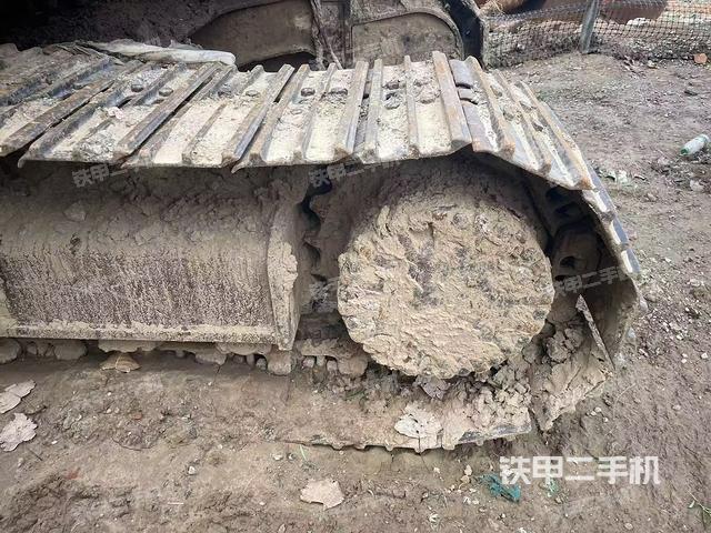 單側(cè)履帶整體(整機(jī)外觀) 單側(cè)履帶整體(整機(jī)外觀)