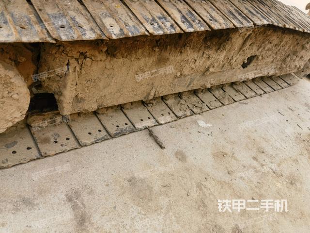 單側(cè)履帶整體(整機(jī)外觀) 單側(cè)履帶整體(整機(jī)外觀)