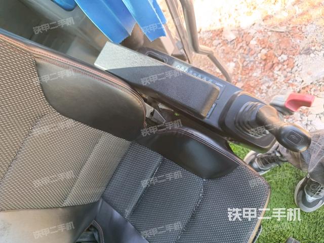 座椅左側(cè)控制臺/音響/含左手柄（駕駛室部分）