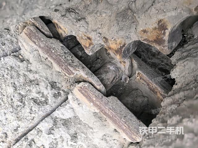 左驅(qū)動(dòng)輪（行走機(jī)構(gòu)）