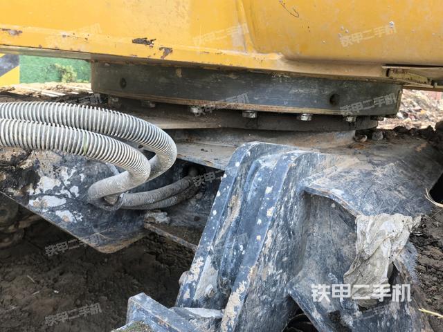 轉(zhuǎn)盤和下車架正前（工作和回轉(zhuǎn)裝置）