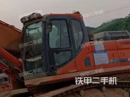 駕駛室頂部(整機外觀) 駕駛室頂部(整機外觀)