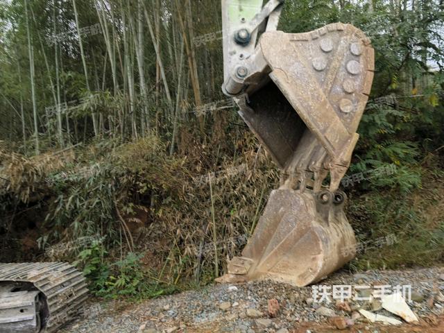 大臂背部俯视(工作和回转装置) 大臂背部俯视(工作和回转装置)