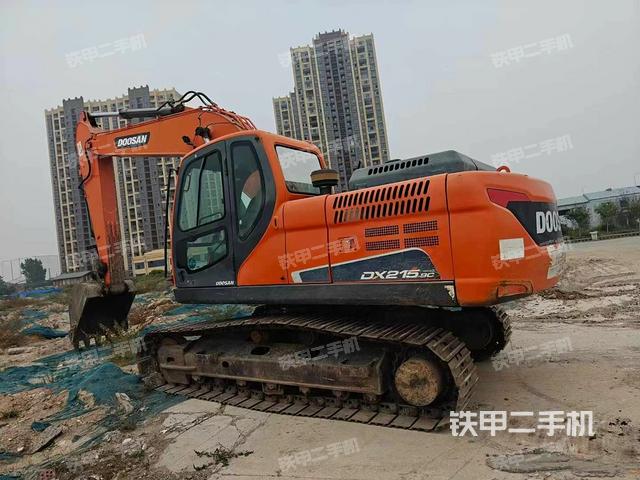 駕駛室整體（整機外觀）