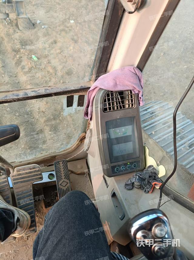 駕駛室操作臺(設備外觀及核心部件) 駕駛室操作臺(設備外觀及核心部件)